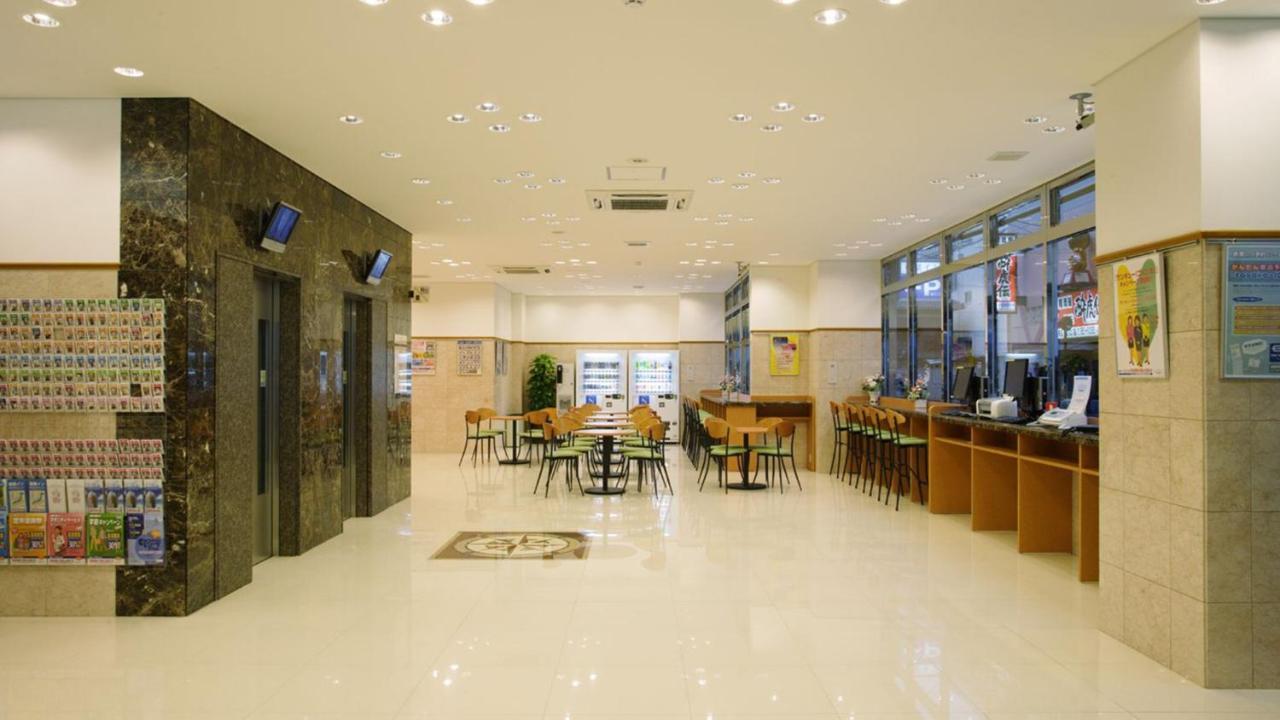 Toyoko Inn Okayama Eki Nishi Guchi Migi Esterno foto